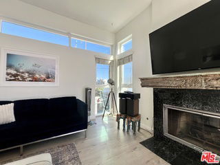 Building Photo - 32 28th Pl