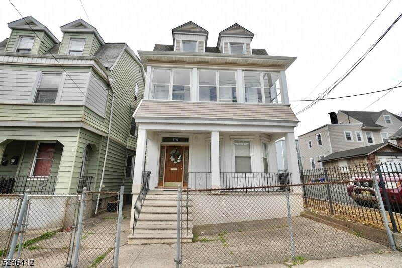 Primary Photo - 176 Grafton Ave