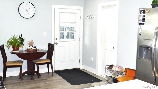 Foto del edificio - 42 Taylor Ave