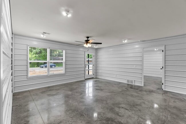 Building Photo - Custom High Effiency Modern Metal Home In Cape