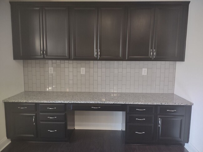 Building Photo - 3BD/3.5BA Ranch-Style Home in Creek Park!