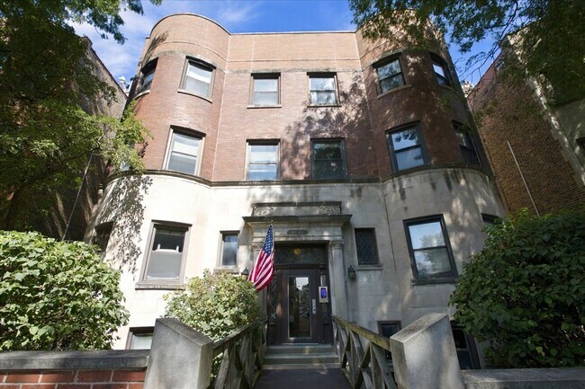 Building Photo - 1044 W Byron St