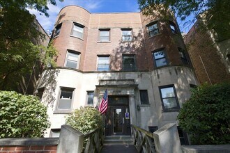 Building Photo - 1044 W Byron St