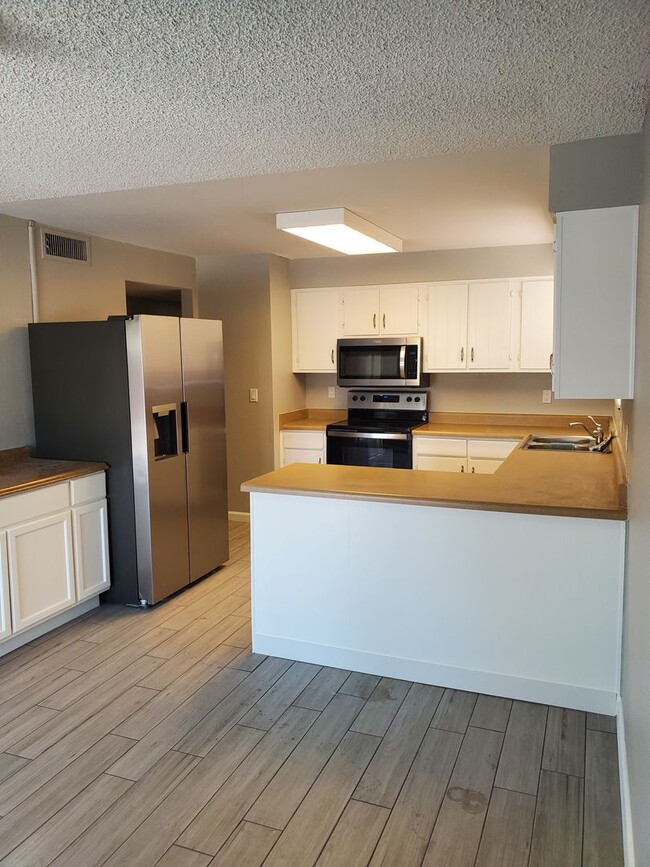 Building Photo - 2726 S Longmore