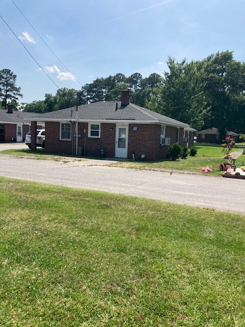 Building Photo - 904 Central Dr
