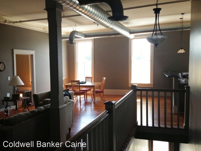 Building Photo - 2 br, 2 bath House - 101-A E. Trade Street
