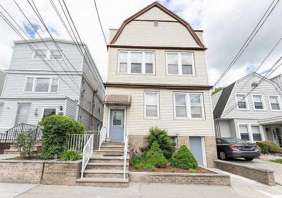 27 E 46th St Unit 4, Bayonne, NJ 07002 Room for Rent in Bayonne, NJ