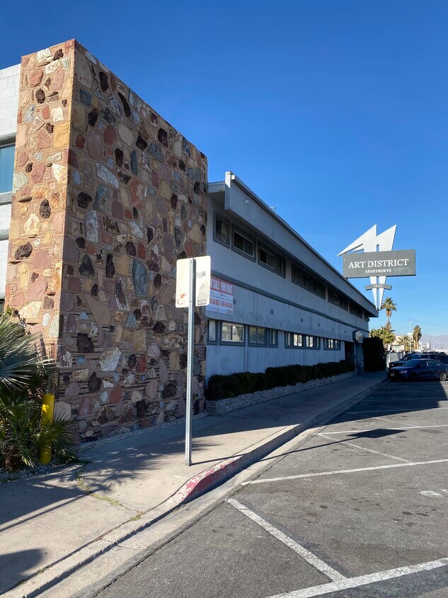 Foto principal - 1520 S Casino Center Blvd