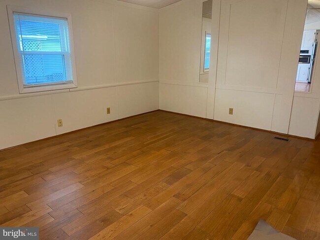 Building Photo - 37024 Mallard Dr