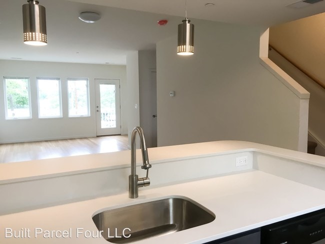 Building Photo - 2 br, 2 bath Apartment - 3 Seitz Terrace