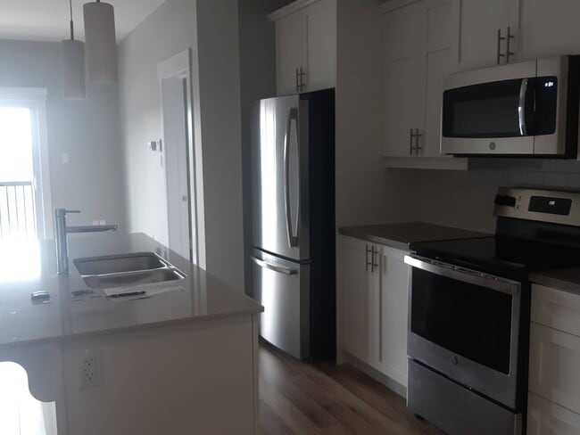Building Photo - 85 Fieldstone Ct