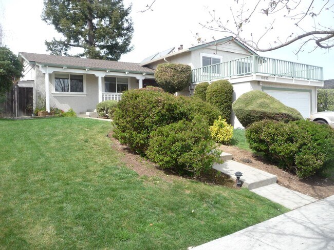 Building Photo - 10833 Wilkinson Ave