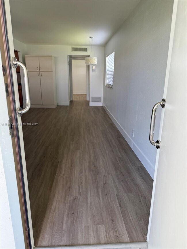 Building Photo - 67 Monaco Ct