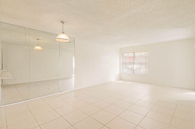 Foto del edificio - 12013 Greenway Cir S