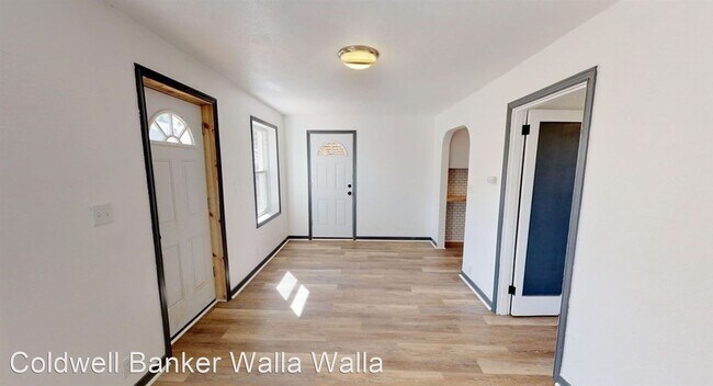 Building Photo - 1 br, 1 bath House - 1310 Umatilla Ave.