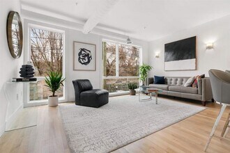 Building Photo - 414 1st St