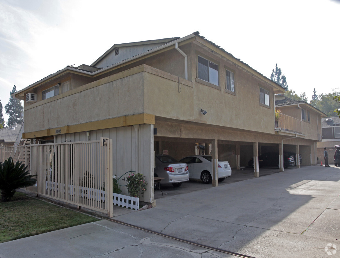 Foto del edificio - 10902-10912 Lampson Ave
