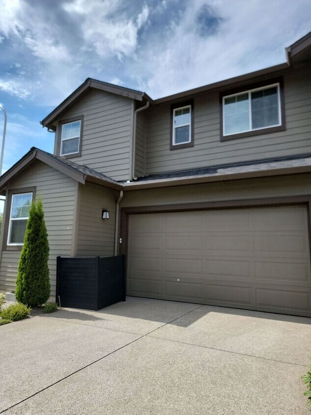 Primary Photo - Stylish 4-Bedroom Home with Serene Green S...