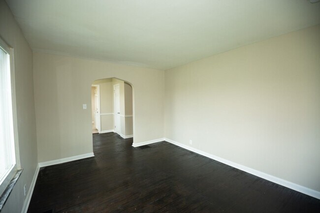 Building Photo - 2 Bed 1 Bath Home located in Warren Township