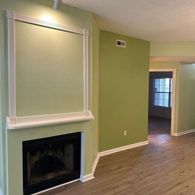 Foto del edificio - Lovely 2-Bedroom Condo with Modern Comfort...
