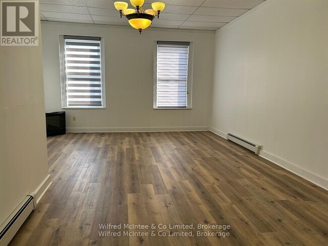 Building Photo - 216 Durham St E