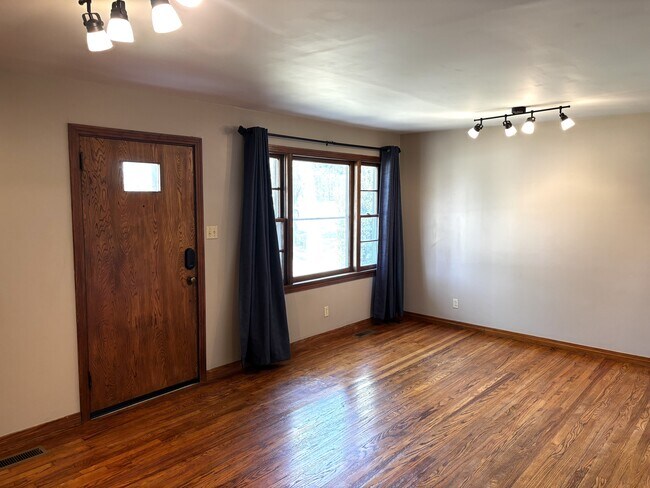 Building Photo - 4106 Woodlawn Pike