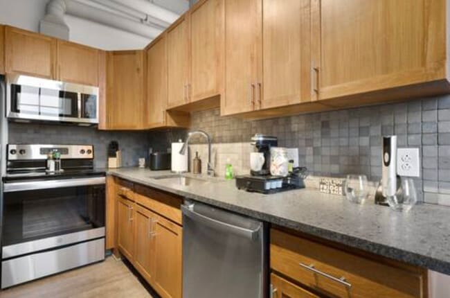 Building Photo - 2125 Superior Living