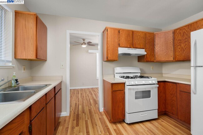 Foto del edificio - 810 E 18th St