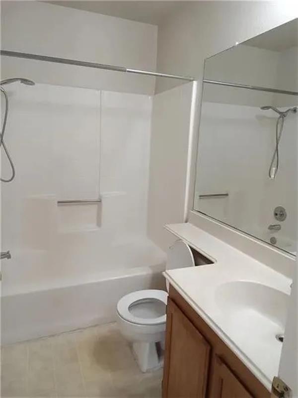 Building Photo - 3 bedroom, 3 bathroom Modesto home for rent