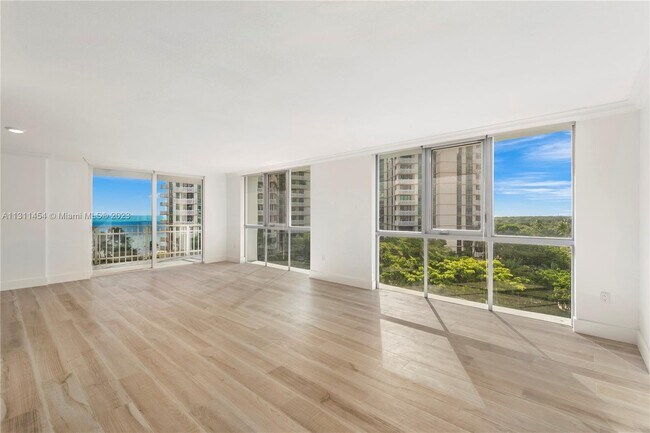Foto del edificio - 600 Grapetree Dr