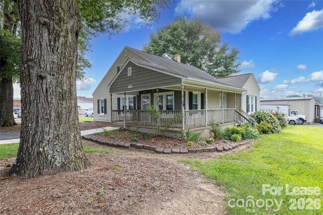 Foto del edificio - 123 E 2nd St