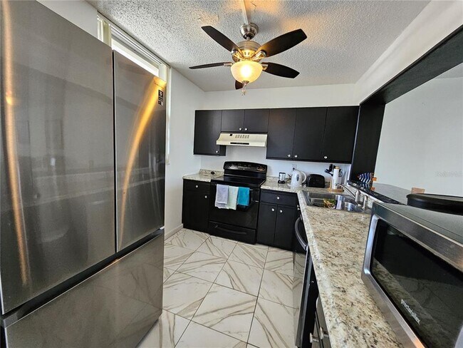 Foto del edificio - 7425 Bay Island Dr S