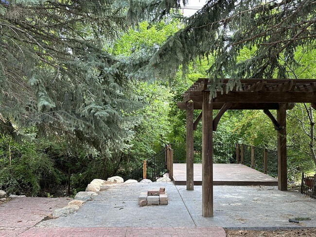 Foto del edificio - 640 Canyon Rd