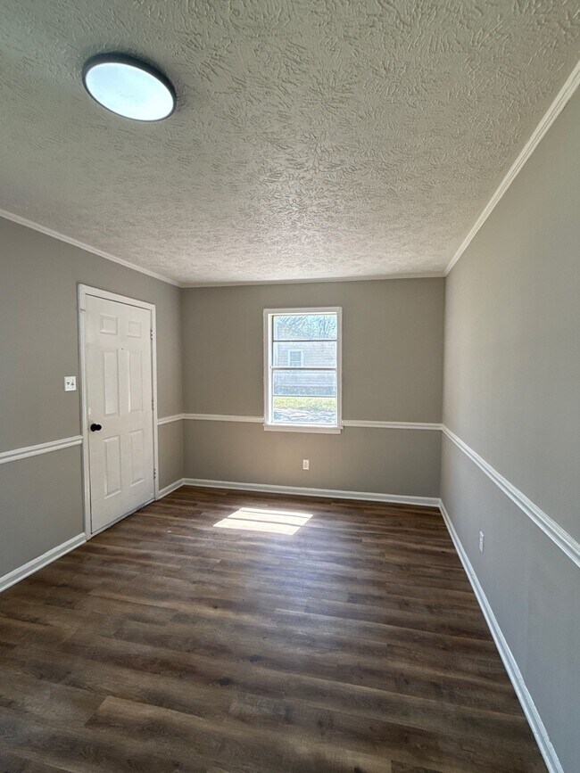 Building Photo - 808 Cobb Cir