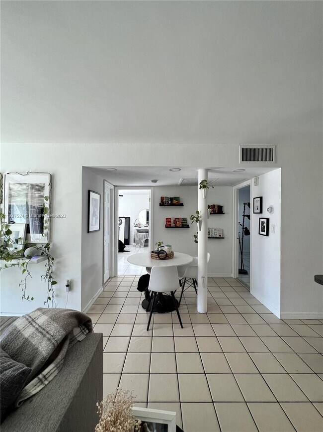 Foto del edificio - 3600 NE 170th St