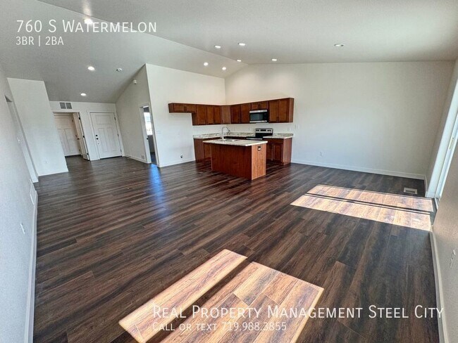 Building Photo - 760 S Watermelon-