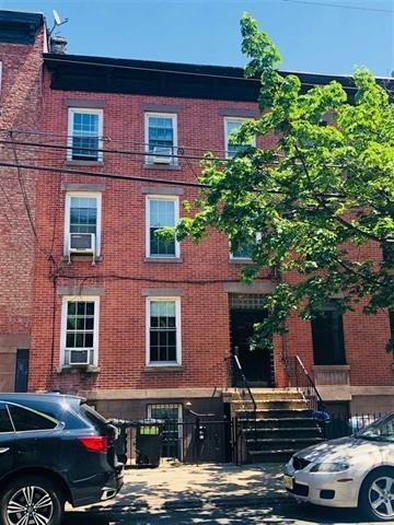 Primary Photo - 225 Park Ave