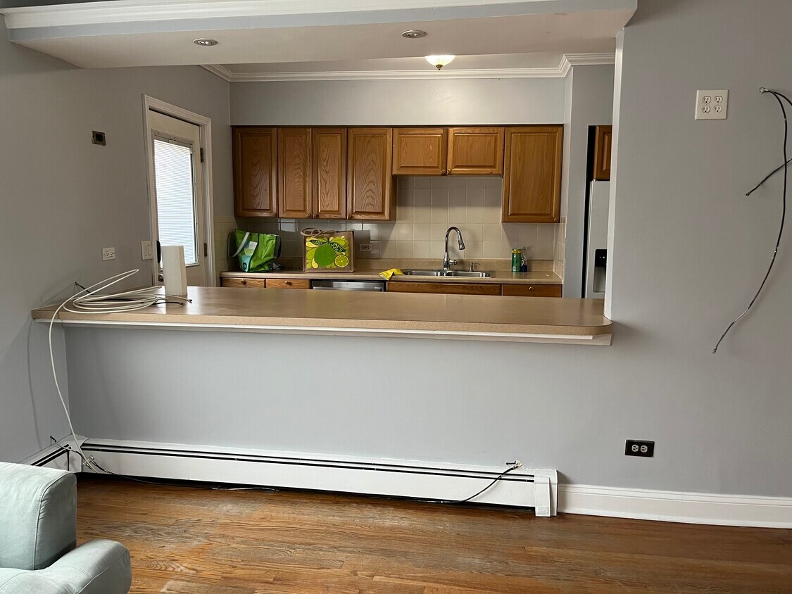 Kitchen - 6816 N Ridge Blvd (Chicago, IL)