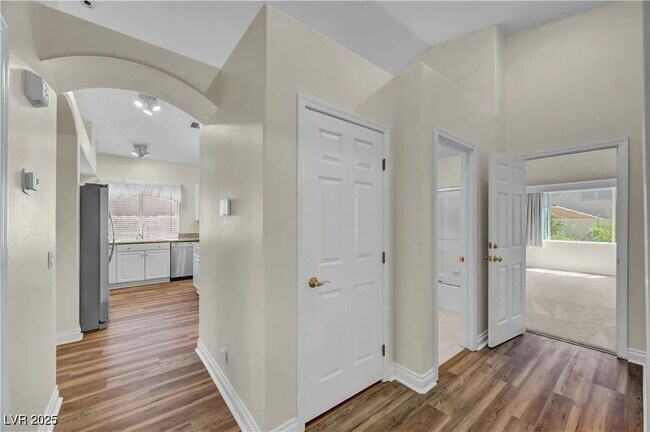 Building Photo - 3520 Round Valley Way