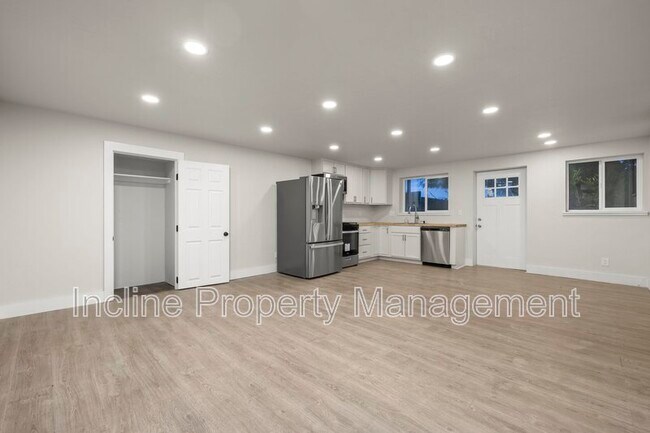 Foto del edificio - 450 Scenic Dr