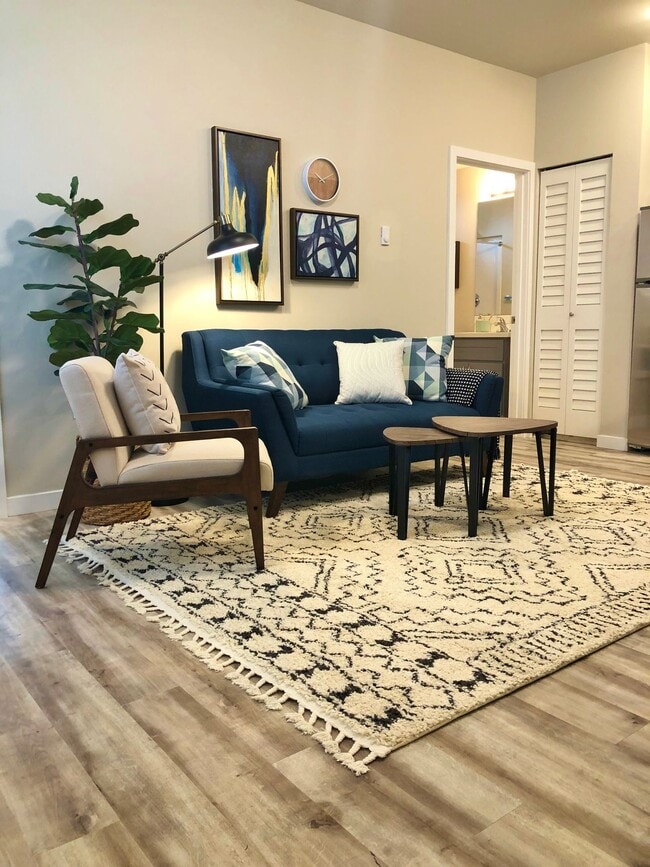 Building Photo - WAIVED ADMIN FEE - 3RD FLR w/ VIEWS! Live ...