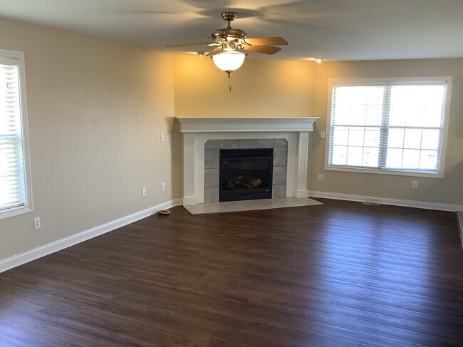 Building Photo - 650 Orient Way