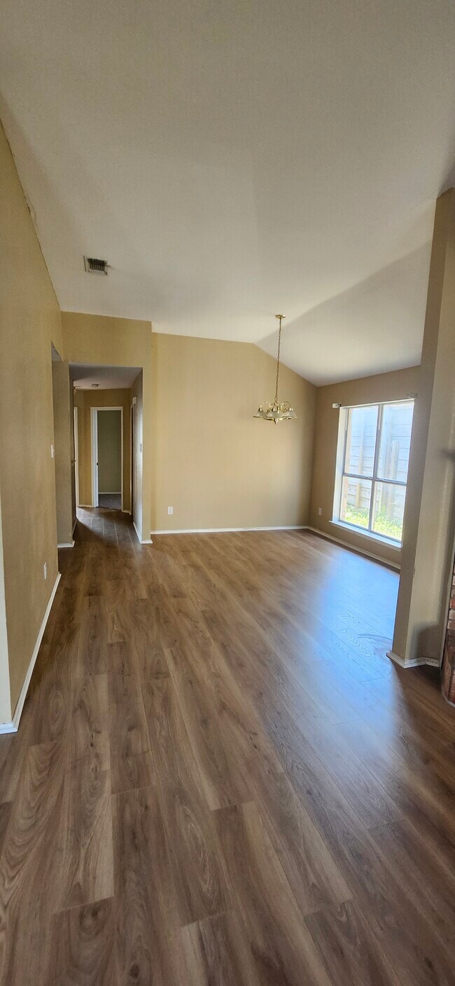 Building Photo - 715 Ford Dr