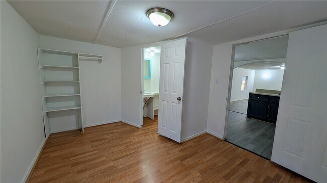 Foto del edificio - 6621 W Forest Rd