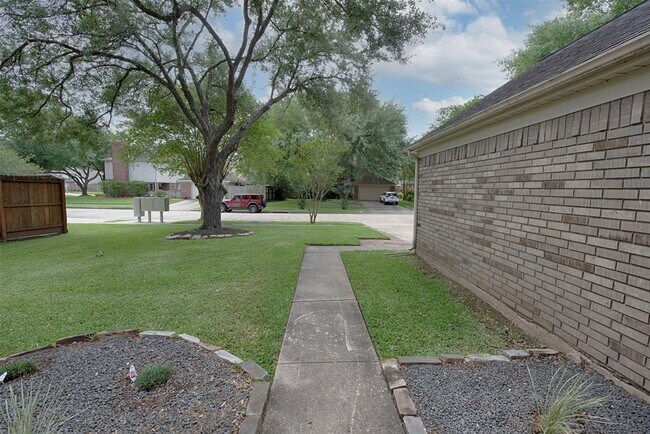 Building Photo - 2030 Cutter Dr