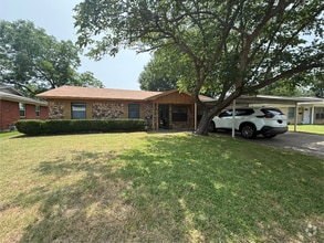 Building Photo - 963 Pebblebrook Dr