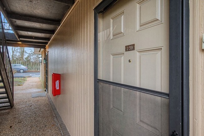 Foto del edificio - 420 Walton Ln