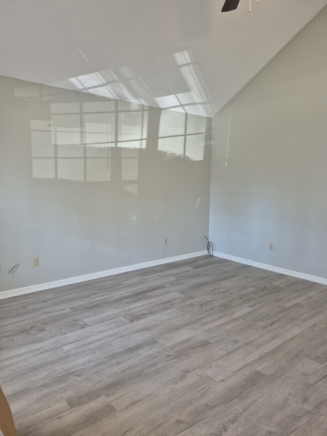 Foto del edificio - 1790 Wayland Park Dr