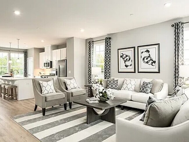 Foto del edificio - Stunning Luxury 4BR 3BA Home w/ Granite Island • Remodeled Kitchen • 2-Car Garage in Charlotte