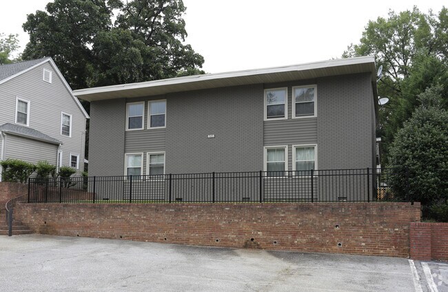Building Photo - 658 E Main St